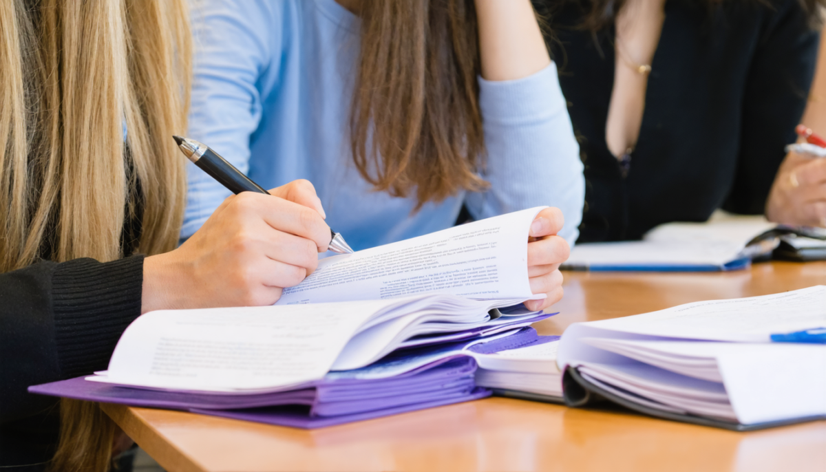 découvrez le top des lycées d'excellence en communication en france et trouvez les meilleures formations pour développer les talents de demain dans ce secteur dynamique.