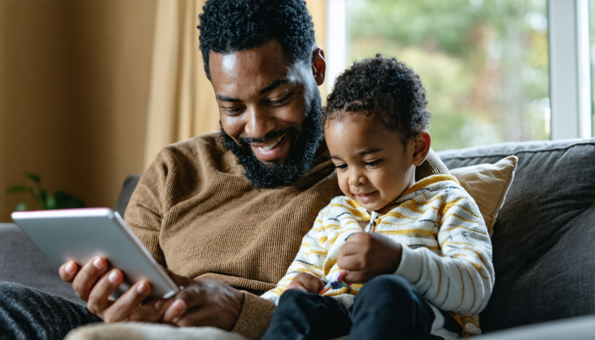 découvrez notre sélection des 7 podcasts captivants parfaits à écouter en famille avec vos enfants de 4 ans pour des moments d'évasion et de partage.